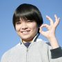 OKマークをする中学生