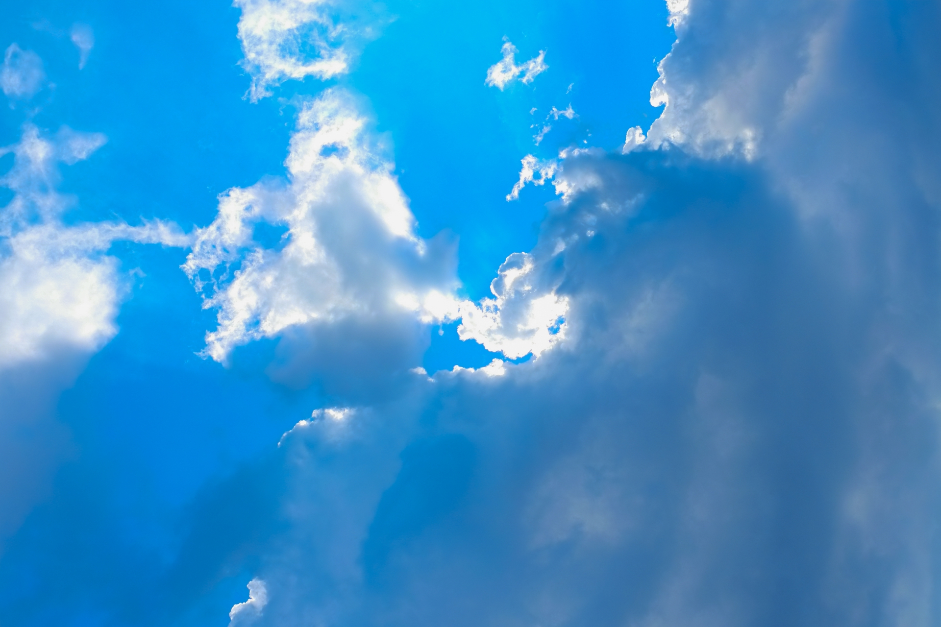 雲行きのあやしい空