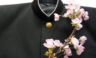 制服と桜