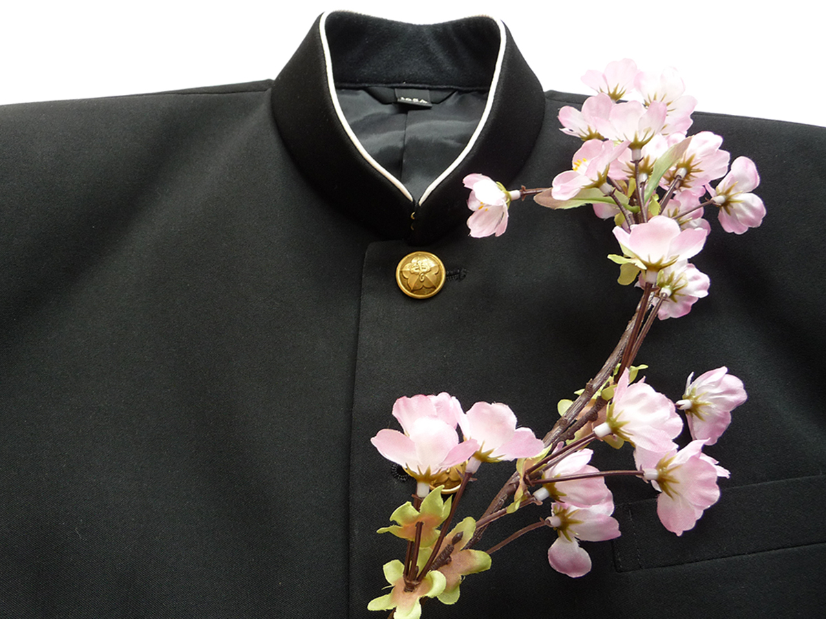 制服と桜