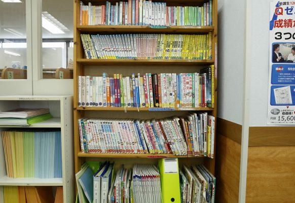 ことばの学校・YOM-TOXの書籍はいつも整理整頓されています。