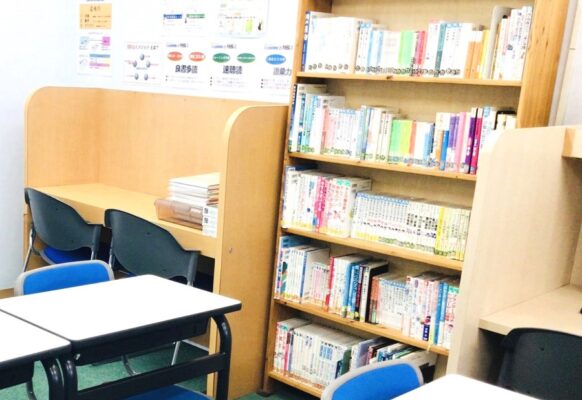 ことばの学校・YOM-TOXの書籍はいつも整理整頓されています。